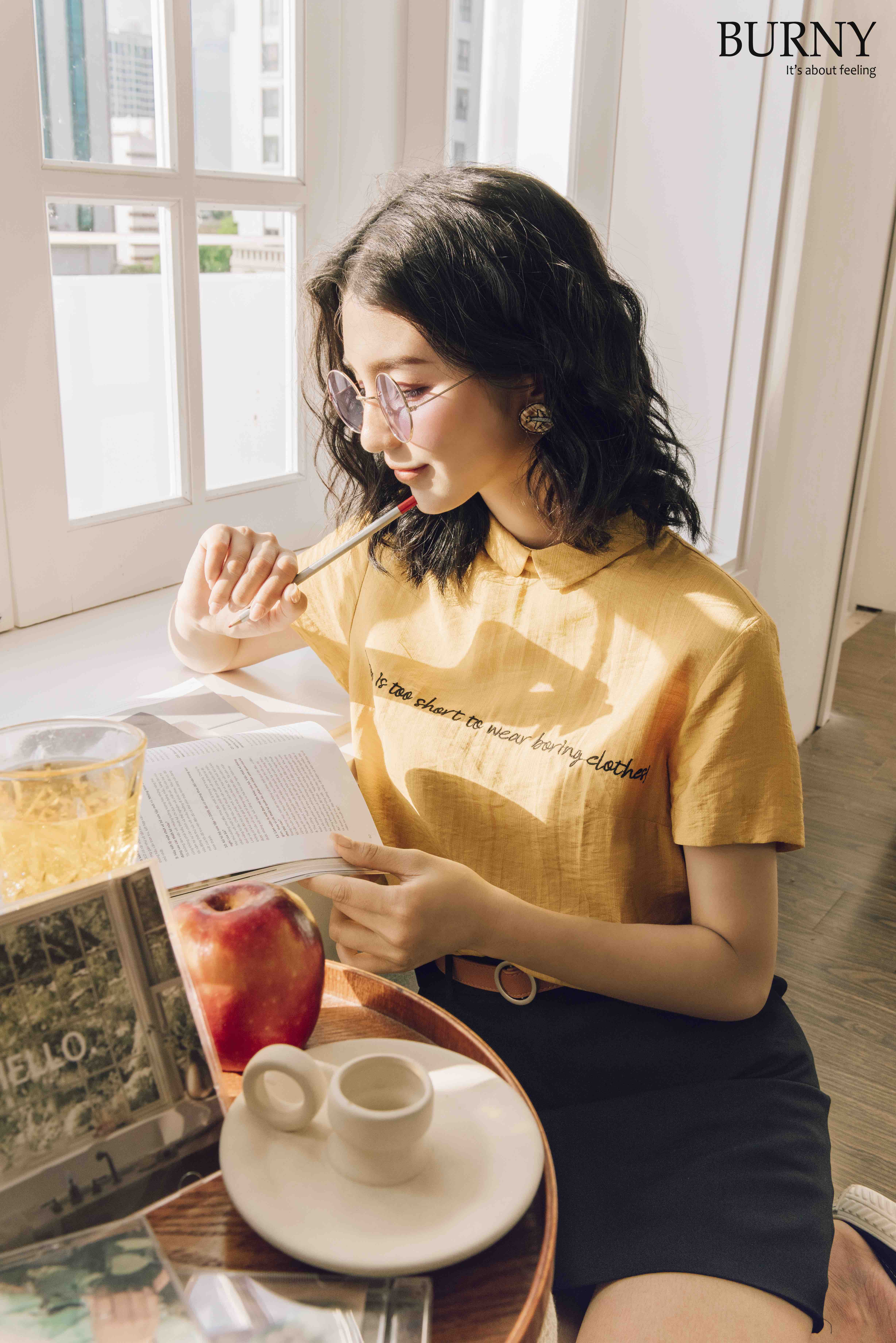 Áo sơ mi màu vàng Peter Pan Blouse Burny A3004312V