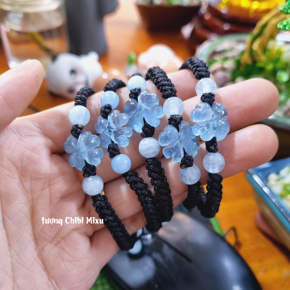 Vòng tay cỏ 4 lá đá Aquamarine tết dây may mắn