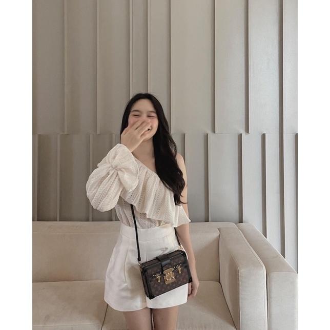 SET ÁO TRẮNG LỆCH VAI REN + SHORT