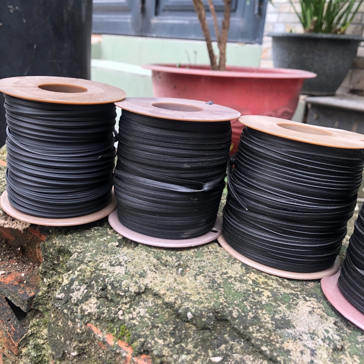 Dây kẽm bọc nhựa đen buộc lan, cây cảnh cuộn 200g