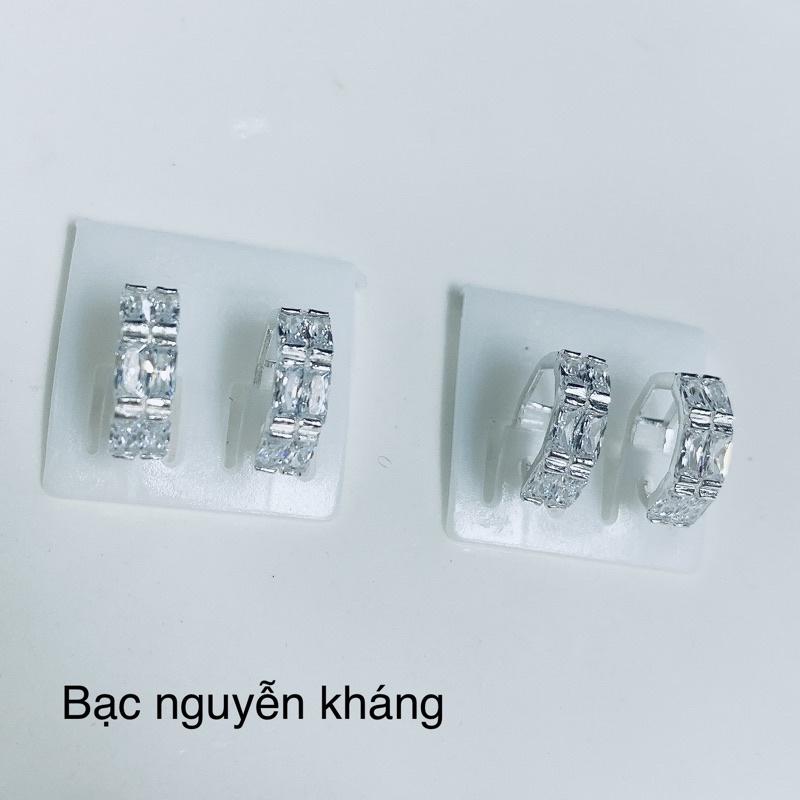 1 CHIẾC KHUYÊN TAI TRÒN GẮN ĐÁ BẰNG BẠC TA