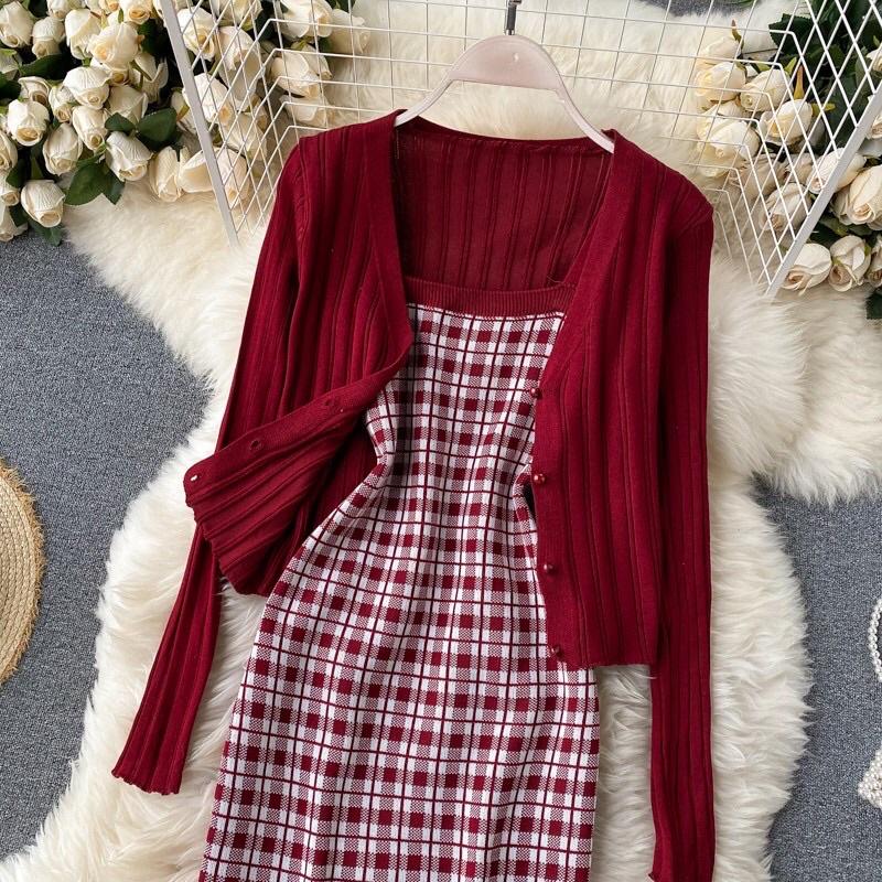 Sét trang phục áo cardigan và váy len caro