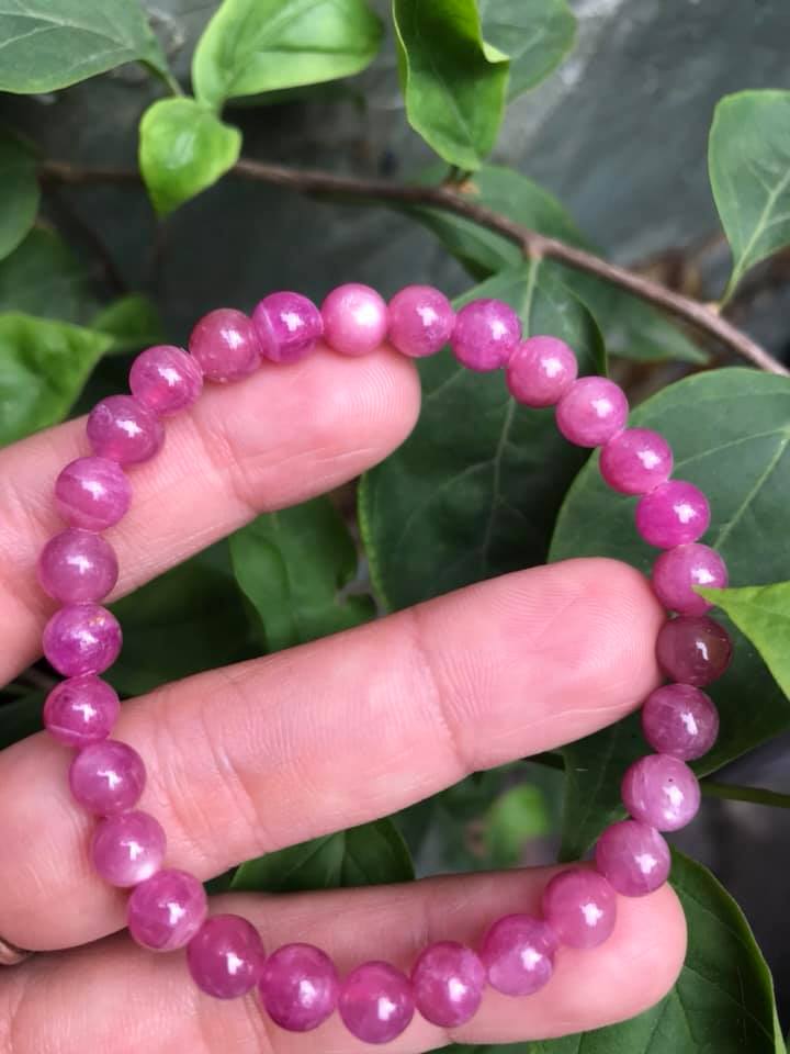VÒNG TAY ĐÁ RUBBY HỒNG TƯƠI Size 6MM XINH ĐẸP HỢP NỮ MỆNH HOẢ THỔ 100% ĐÁ TỰ NHIÊN NỮ ĐEO SANG LẮM Ạ