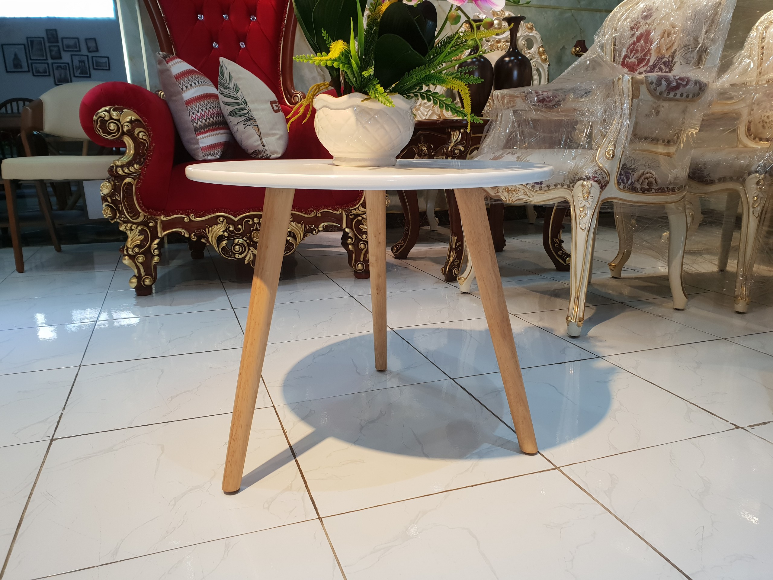 Bàn sofa tròn trắng - Đường kính 60cm - Chân gỗ tự nhiên