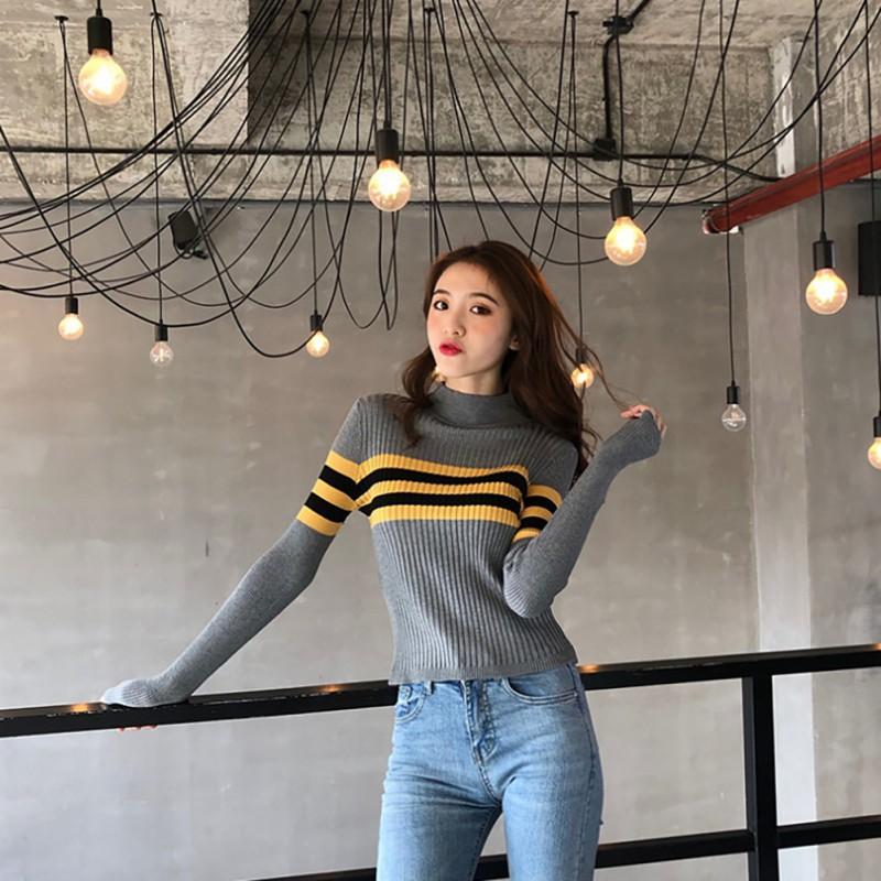 Áo thun gân tay dài dáng ôm hoạ tiết kẻ sọc