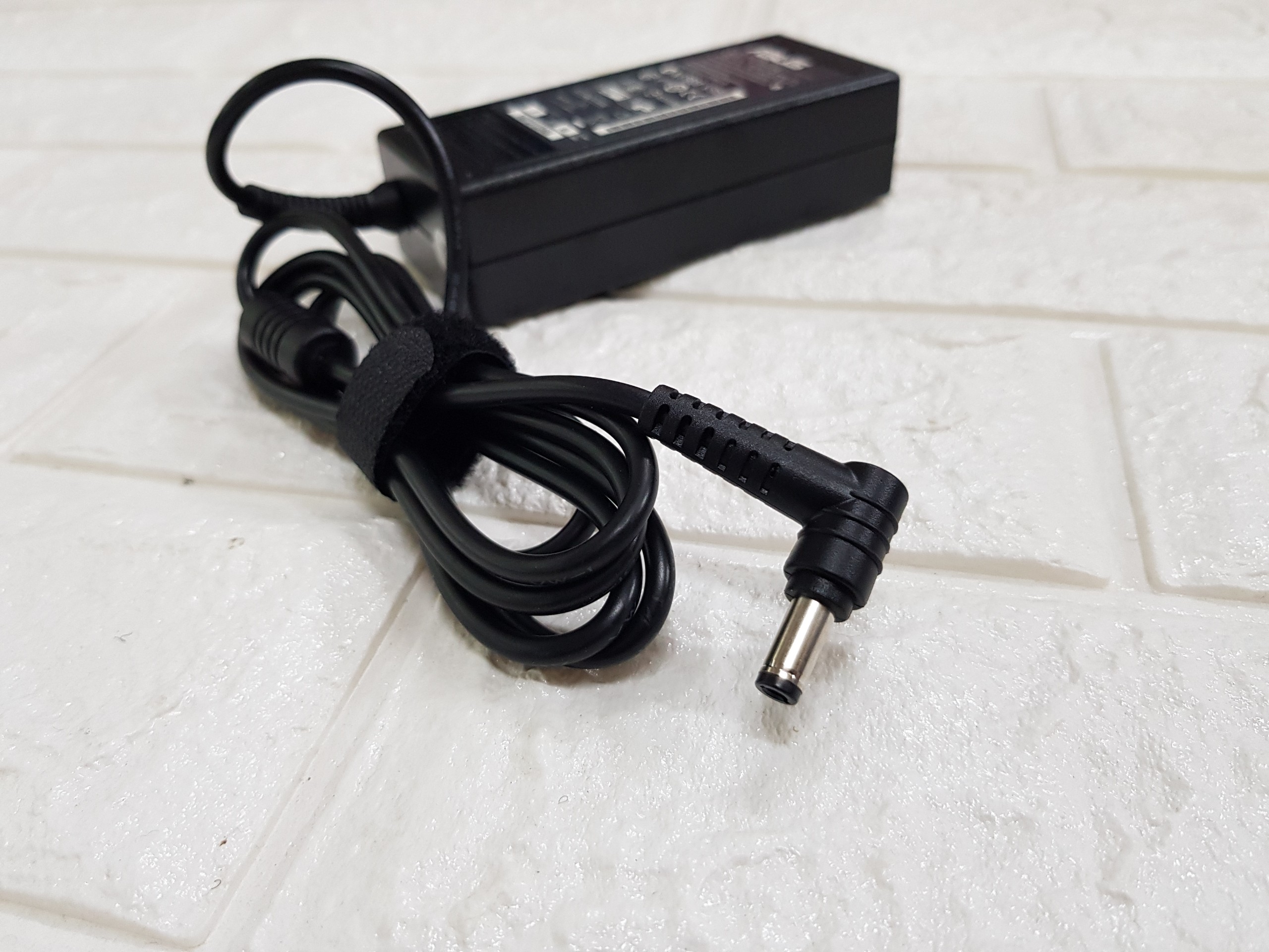 Sạc dành cho Laptop Asus 19V 3.42A chân thường kích thước 5.5mm * 2.5mm - Hàng Nhập Khẩu