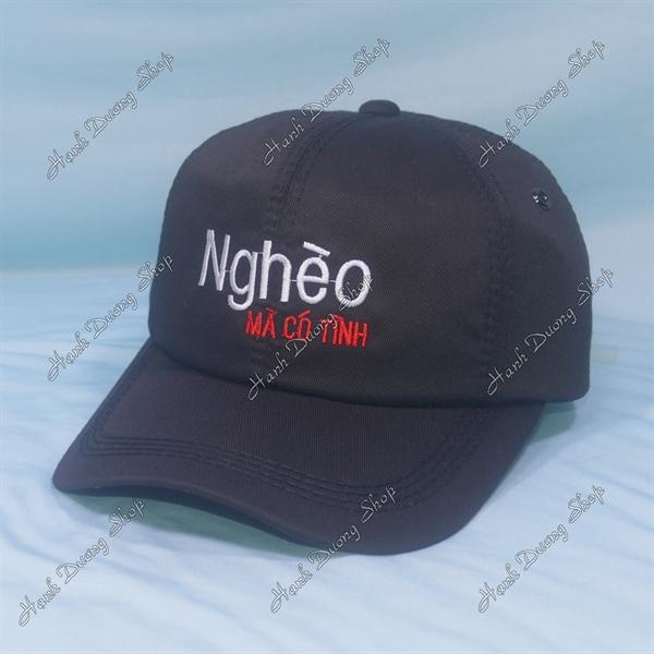 Nón kết thêu chữ Nghèo Mà Có Tình có khóa tăng giảm size phía sau - Đen