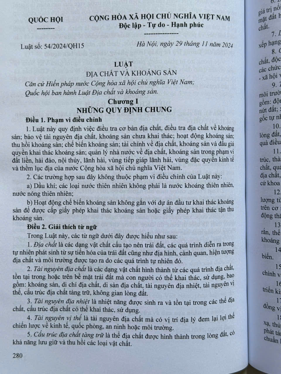 Sách Hệ Thống Toàn Văn 18 Văn Bản Luật được thông qua tại Kỳ họp thứ 8, Quốc hội khóa 15 (V2552T)