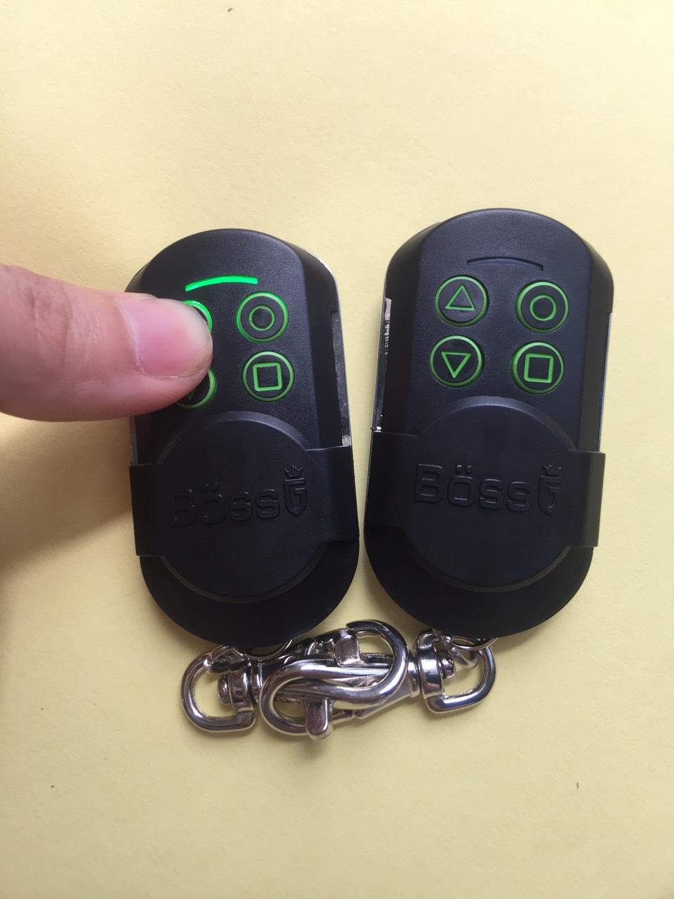 Điều khiển cửa cuốn bossdorr sóng 336
