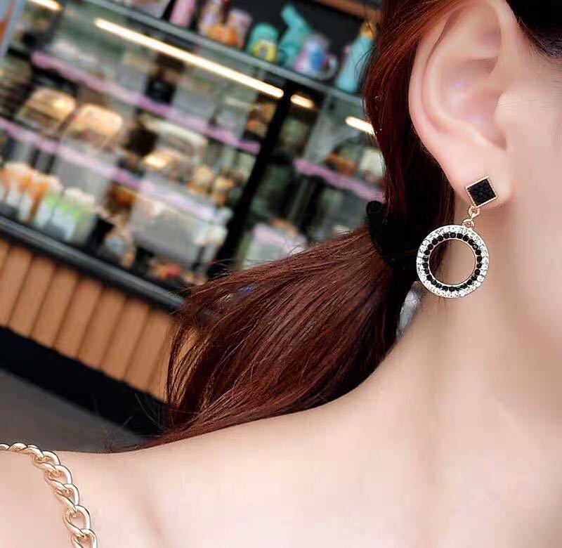 Khuyên tai hai kiểu đeo sợi vòng