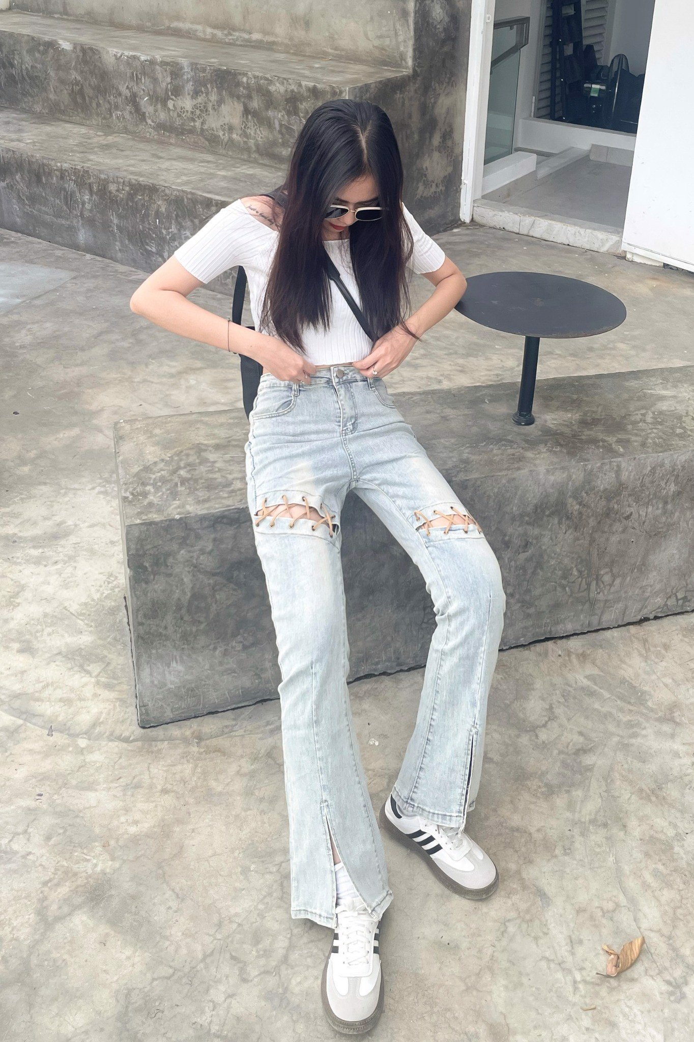 Quần Jeans Nữ Ống Loe Xẻ Gấu Đan Dây Đùi Cách Điệu 8012