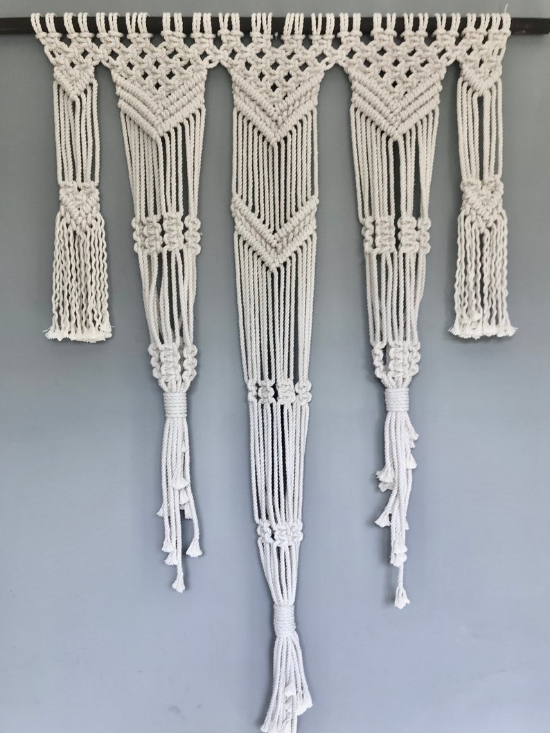 Dây  Macrame treo 3 chậu cây cảnh, lọ hoa trang trí treo tường. Nghệ thuật tết dây thủ công . Dây  Macrame treo 3 chậu cây cảnh, lọ hoa trang trí treo tường. Nghệ thuật tết dây thủ công . DTM03