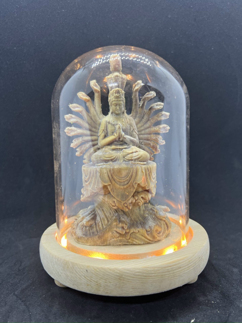 Combo tượng phật thiên thủ thiên nhãn + hộp kính vào và chân đế gỗ có lắp bóng đèn chạy pin sáng  kt cao 16×10×10cm