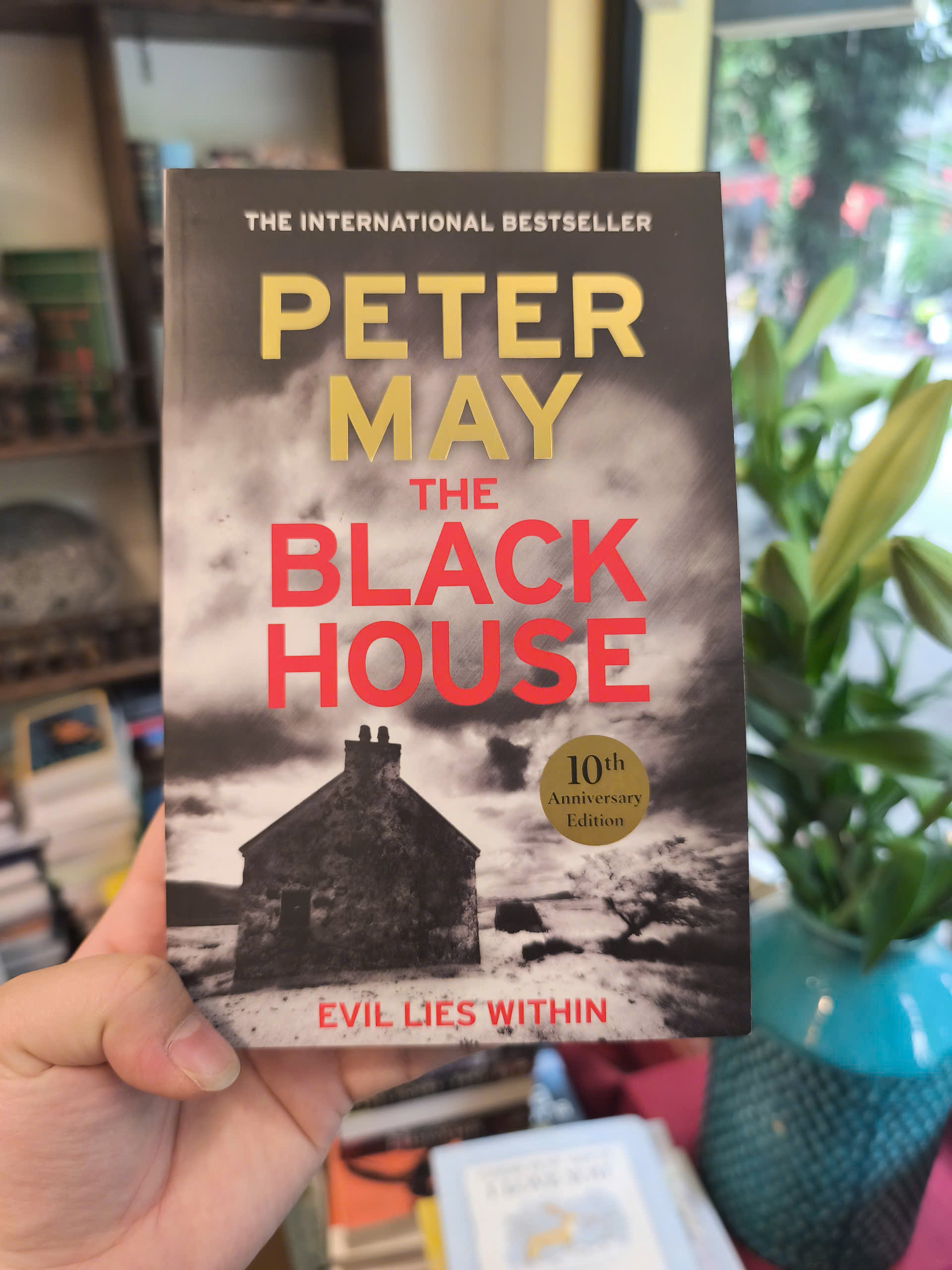 Sách - The Blackhouse (Lewis Trilogy Book #1) by Peter May | Mystery / Crime / Ngoại văn Nhập khẩu