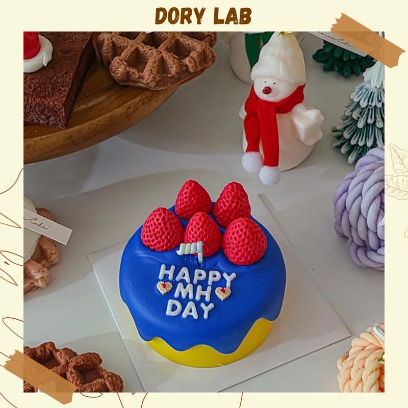 Nến Thơm Handmade Bánh Dâu Tây Trang Trí Chữ Theo Yêu Cầu - Dory Lab