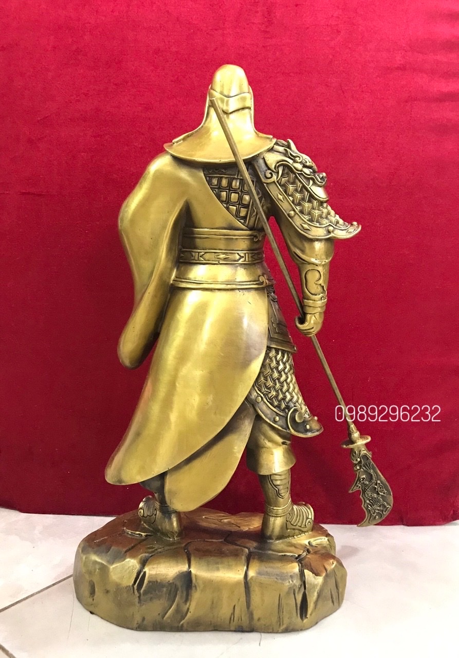 Tượng quan công đứng càm thỏi vàng bằng đồng