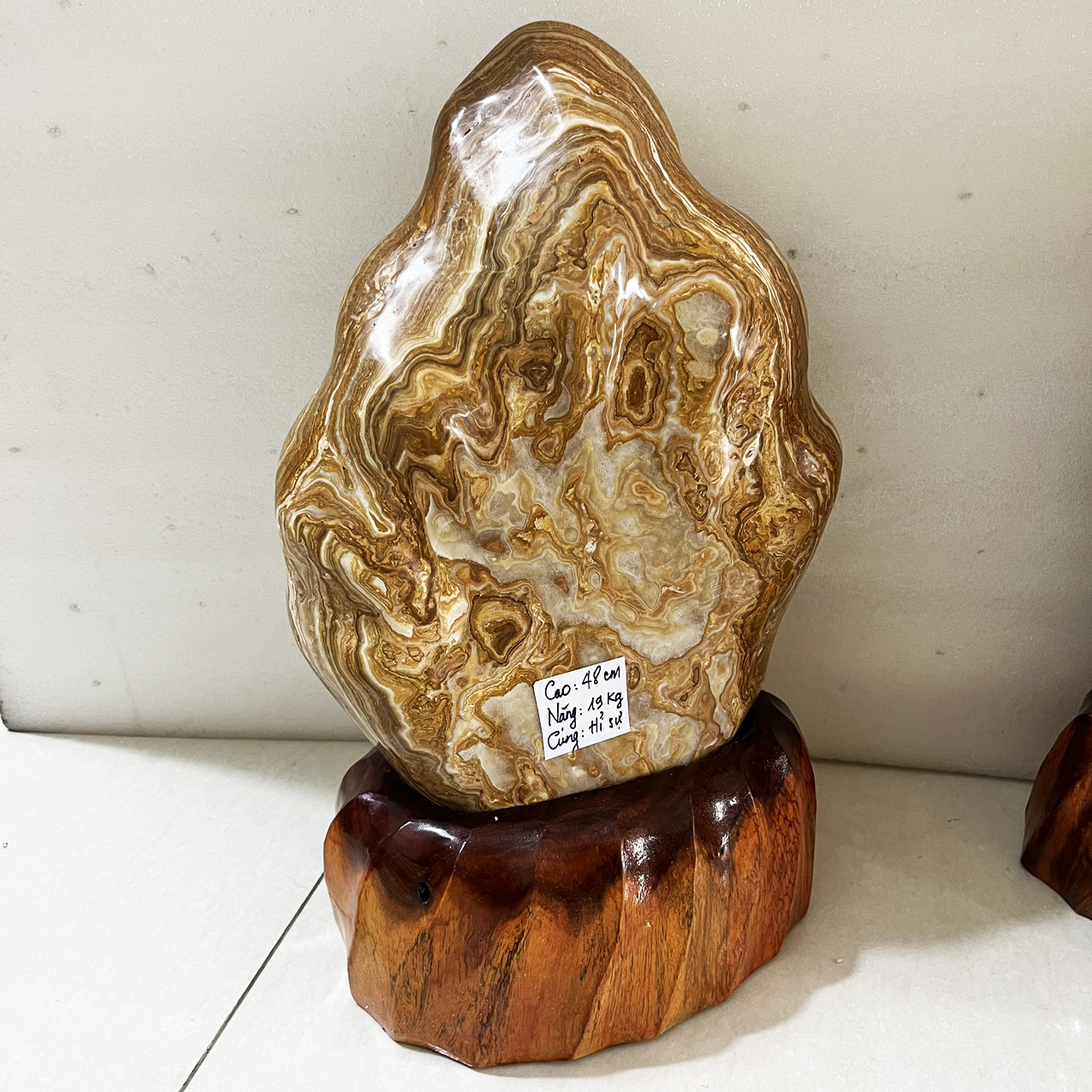 Đá, trụ đá, Cây đá màu vàng vân gỗ cao 48 cm, nặng 19 kg cm cho người mệnh Kim và Thổ đá tự nhiên