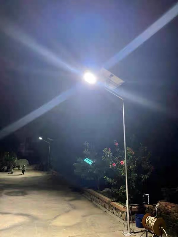 Đèn Đường NLMT 500w Sáng Nguyên Đêm