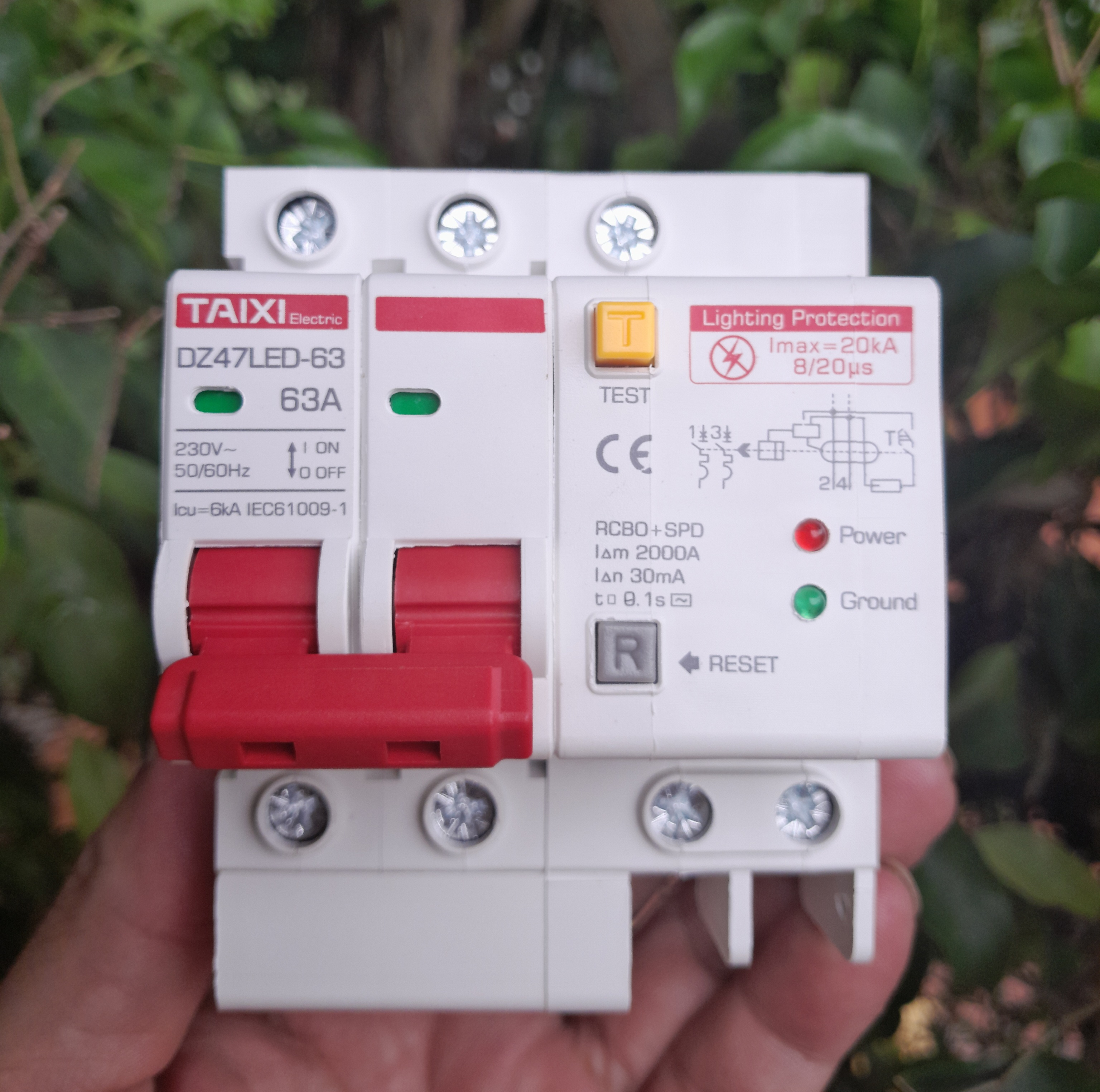 BỘ ÁP CHỐNG ĐIỆN GIẬT CHỐNG SÉT BẢO VỆ AN TOÀN CHO BẠN VÀ CÁC THIẾT BỊ ĐIỆN GIA ĐÌNH BẠN AN TOÀN
