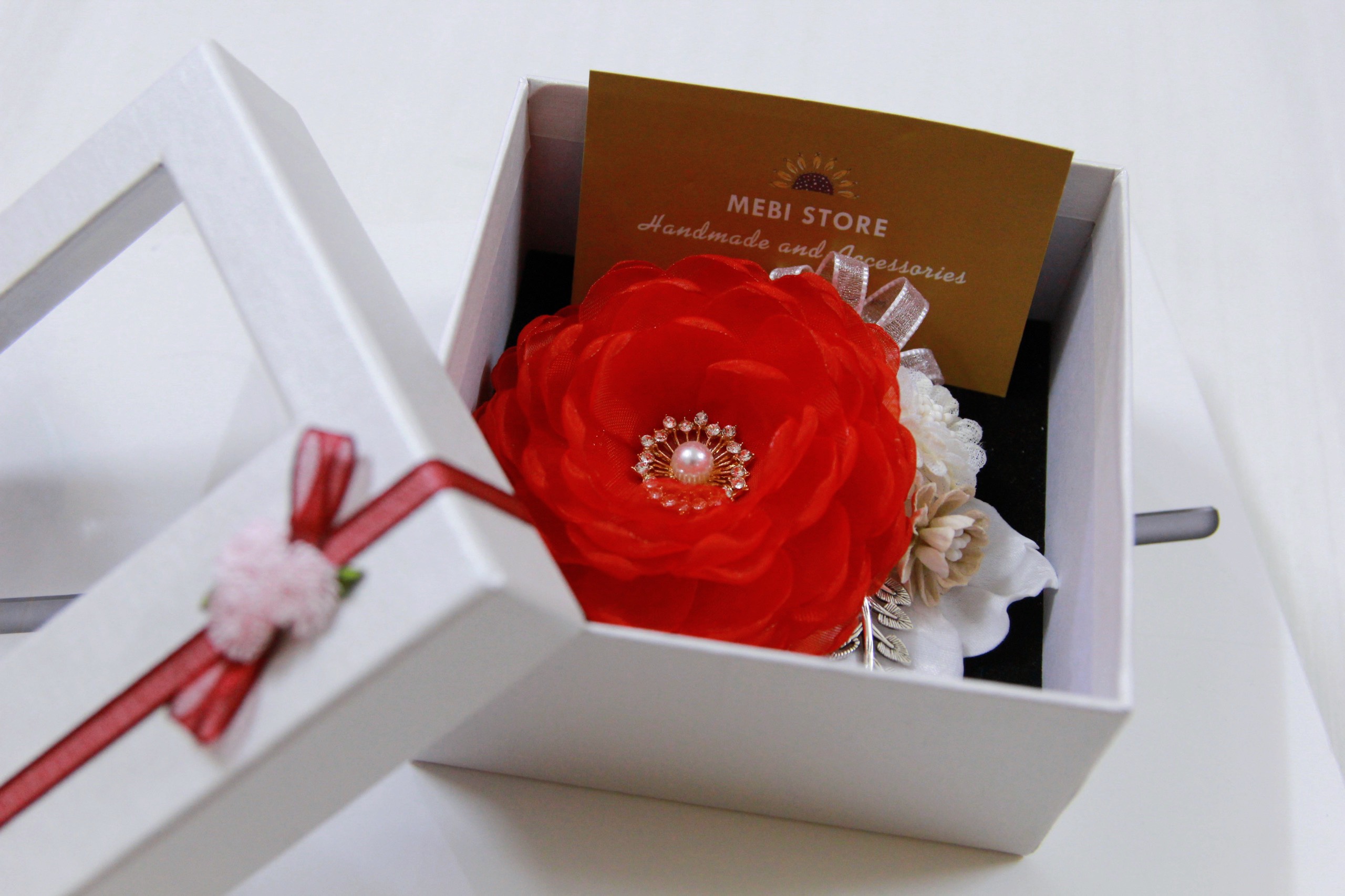 (Ảnh thật) Hoa cài áo handmade mẫu voan dạng chùm màu đỏ fullbox