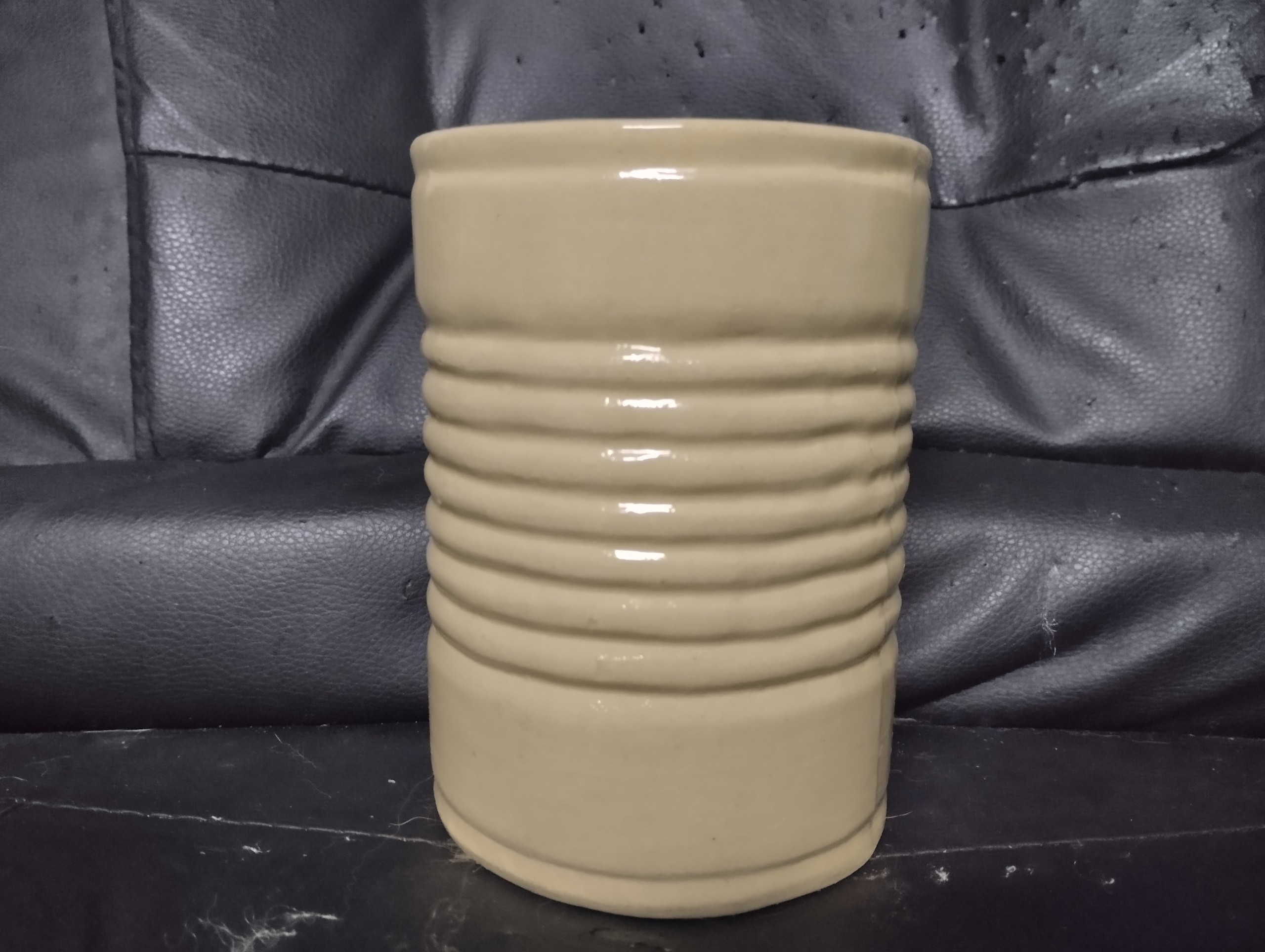 Ống đũa gốm sứ mẫu lon Gi Gô ( màu Trắng sữa )