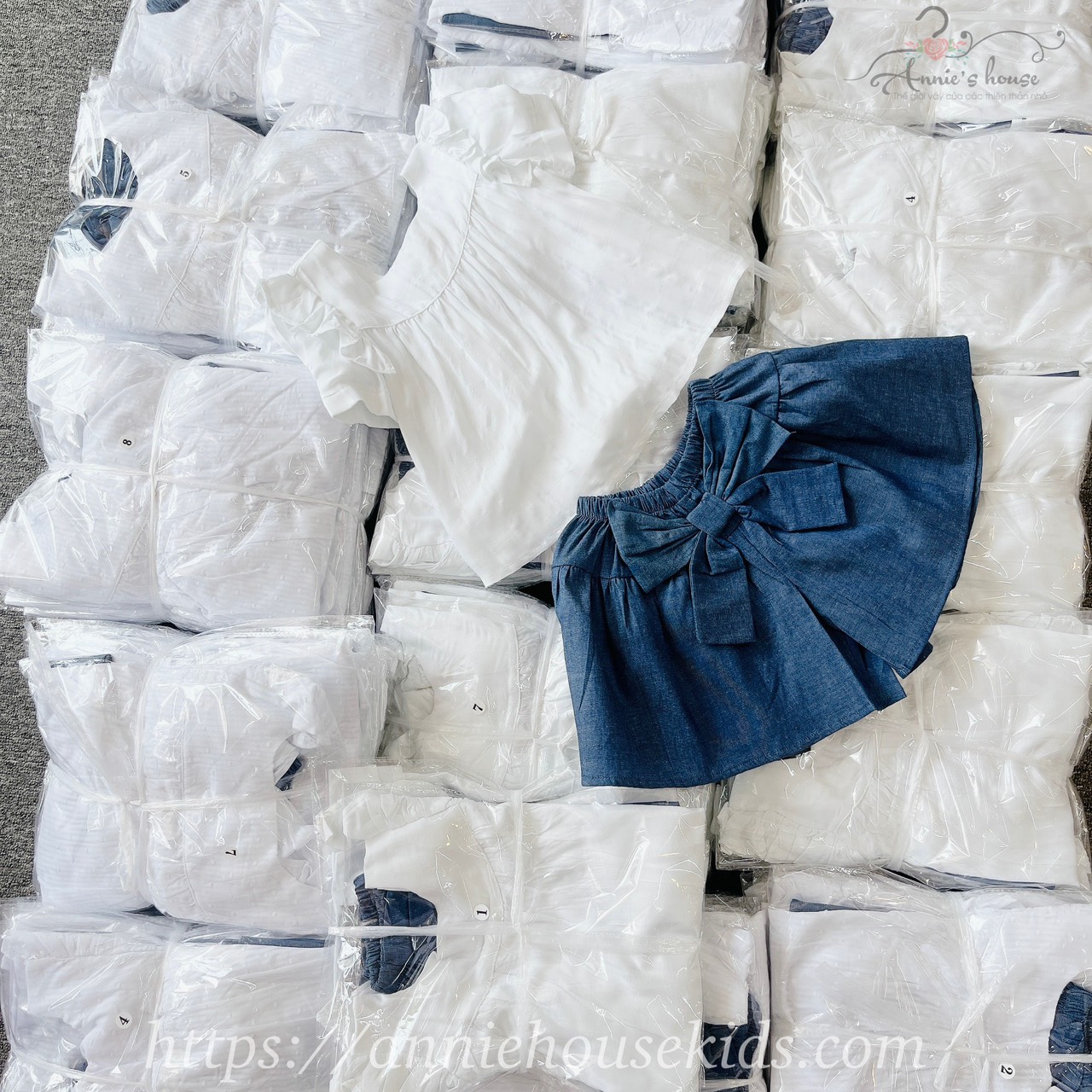 SÉT ÁO TRẮNG QUẦN DENIM BÉ GÁI