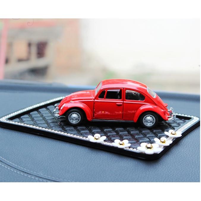 Set ô tô mô hình đế đính hoa cúc trang trí taplo ô tô, táp lô xe hơi -Hoàng Đông shop.