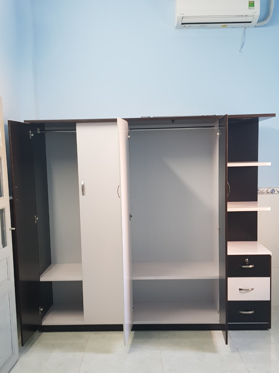 Tủ áo kèm kệ trang trí 2m x 1m8 x 0,5 m