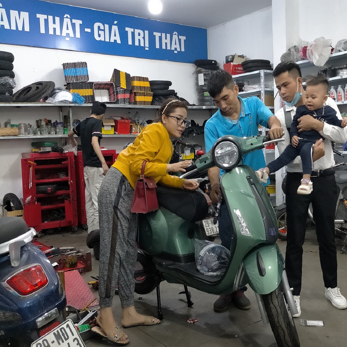 SẠC CHUYÊN DỤNG DÀNH CHO XE MÁY ĐIỆN GOGO - SIÊU BỀN - SẠC DÒNG ĐIỆN CHUẨN - NGẮT ĐIỆN TUYỆT ĐỐI - BẢO VỆ XE - KÉO DÀI TUỔI THỌ ẮC QUY - LOẠI 60V-20AH CHÂN ĐẶC