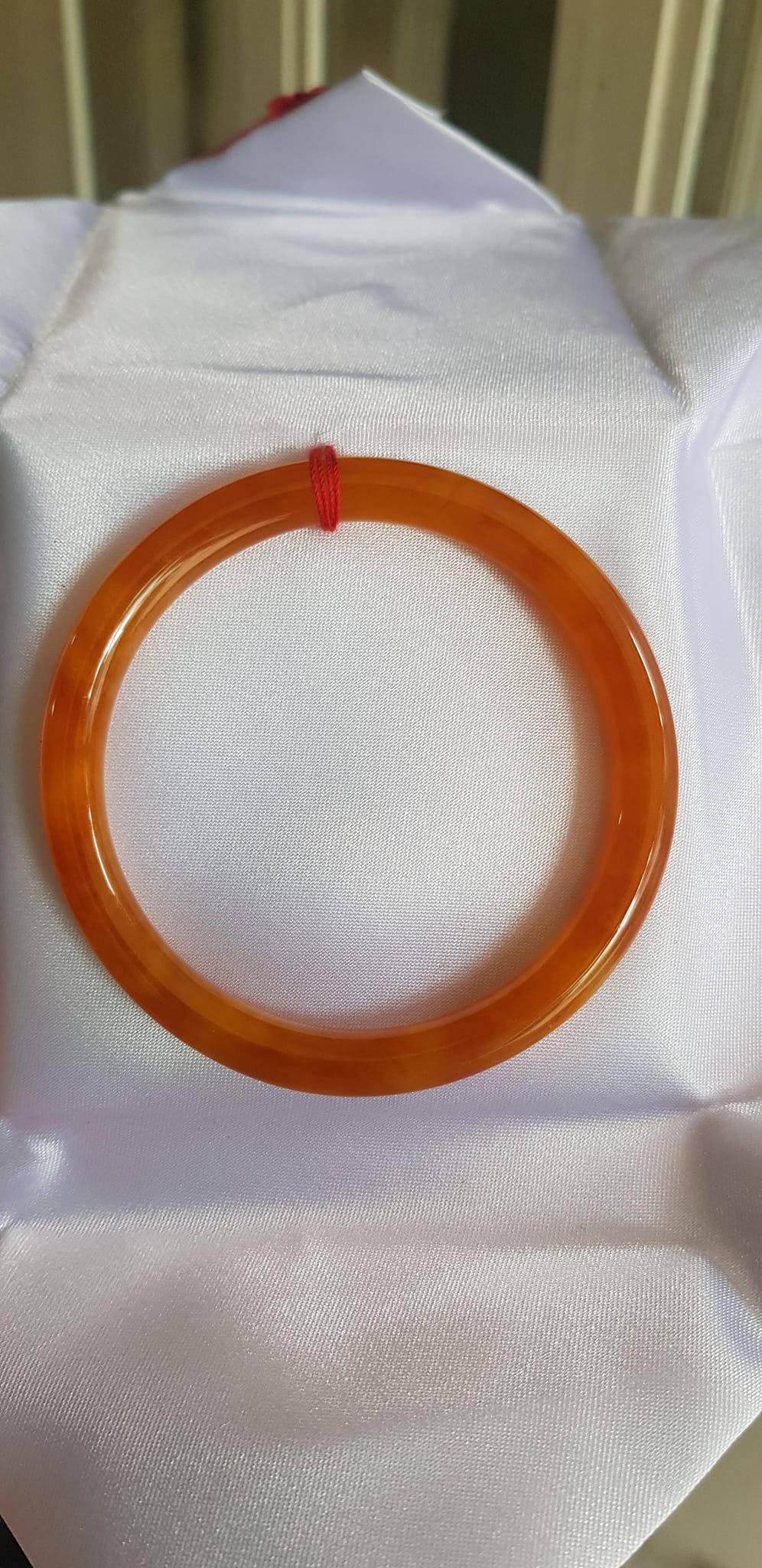 Vòng tay nữ đá Cẩm thạch Vàng Đậm mới đẹp lắm à nhen Ni 53mm x cọng 6,8mm Nữ mệnh Kim, mệnh Thổ 50kg - 55kg đeo món quà ý nghĩa dành cho các chị em ạ
