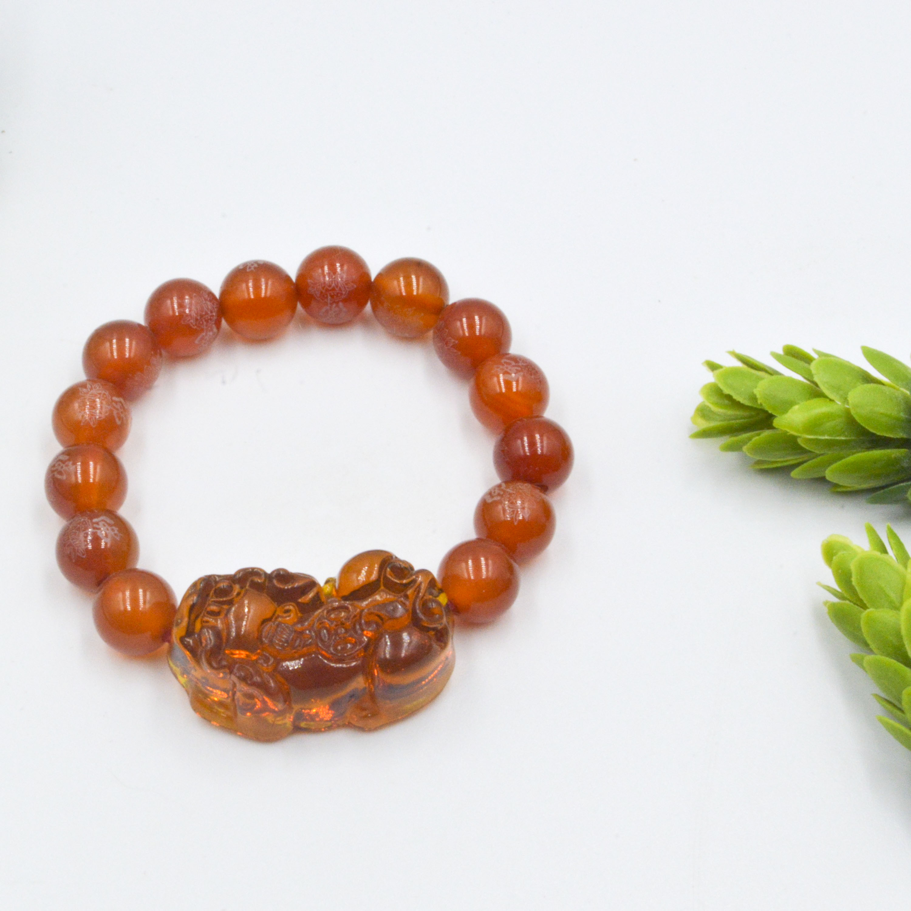 VÒNG TAY TỲ HƯU TOPAZ ĐỎ PHỐI MÃ NÃO ĐỎ KHẮC HOA SEN 10 MM