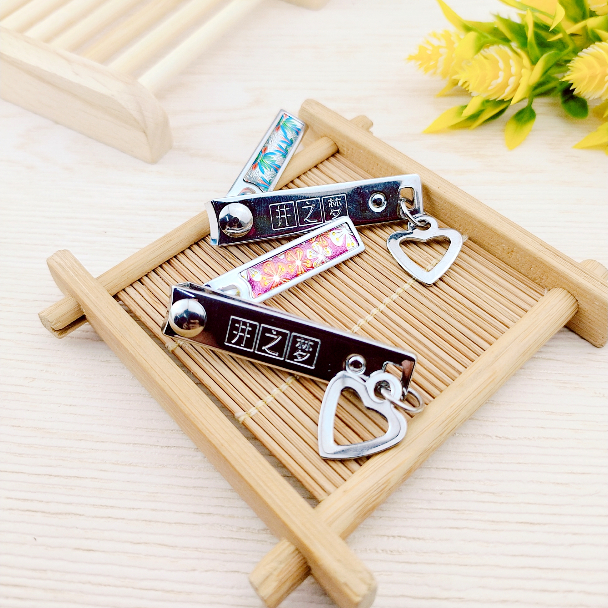 Dụng cụ cắt móng tay loại nhỏ cho bé và người lớn