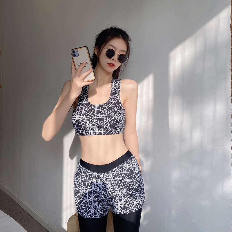 Đồ bơi nữ tay dài quần đùi kèm áo croptop cá tính – N2205