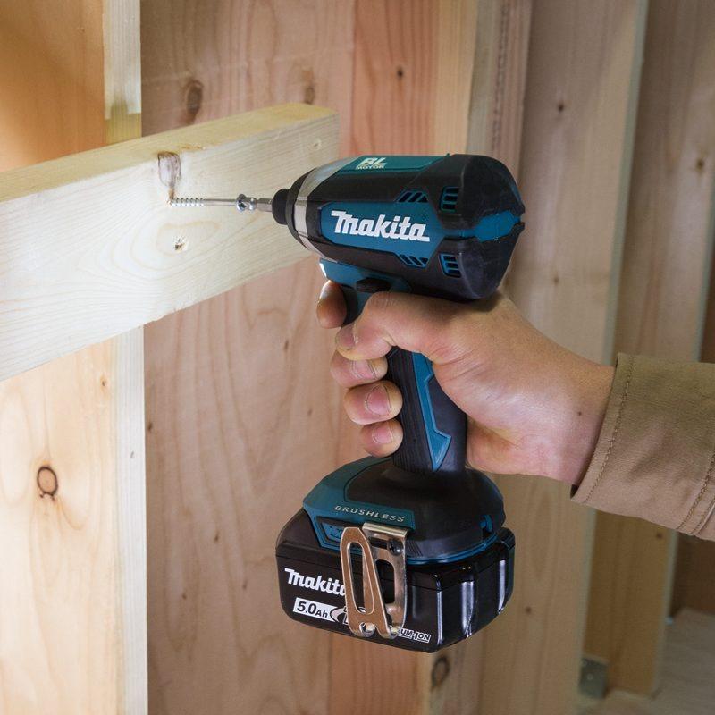 MÁY VẶN VÍT DÙNG PIN MAKITA 18V/3.0AH DTD153RFE - HÀNG CHÍNH HÃNG