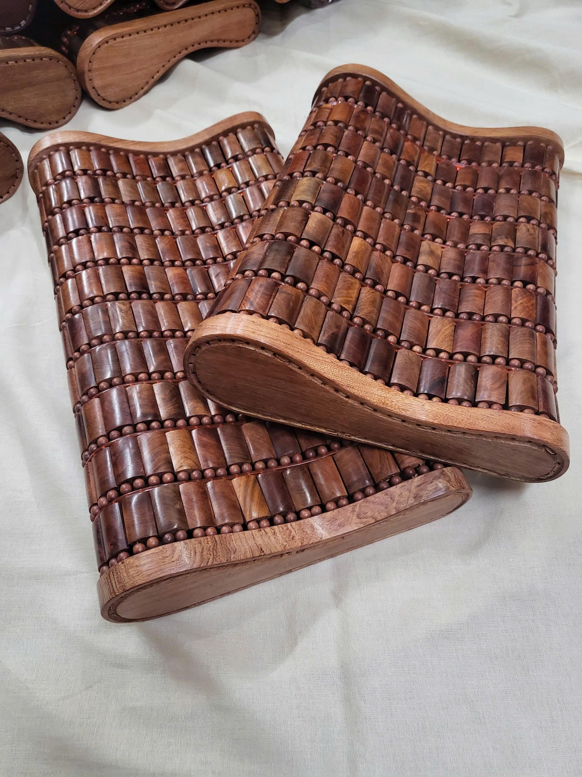 Gối Hạt Gỗ , Gối Công Thái Học Cao Cấp - Kích Thước 43cmx24cmx8/4cm Hỗ Trợ Cổ Massage Đầu Giúp Giác Ngủ Sâu