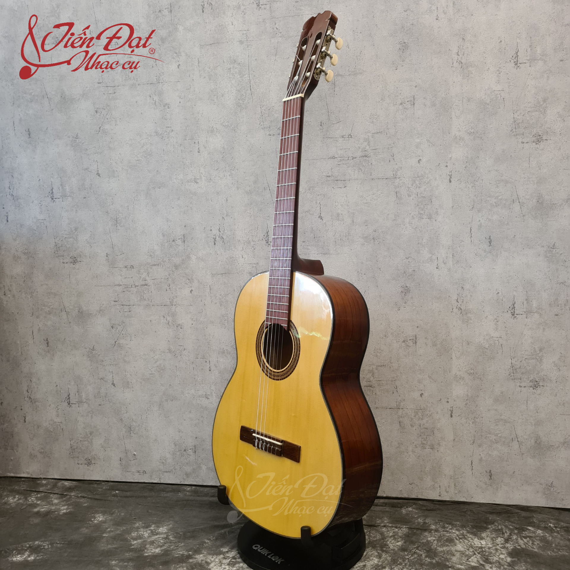 Đàn Guitar Classic Mặt Gỗ Thông Nguyên Tấm Full Phụ Kiện Cho Người Mới Tập Chơi - GC