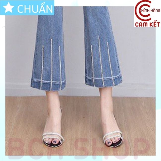 Quần jean nữ ống loe QRO62 ROSATA tại BCASHOP dáng lửng trên mắt cá, thêu dọc cách điệu ở lai, lưng cao 1 nút, phom chuẩn, chất liệu jean cao cấp - màu xanh