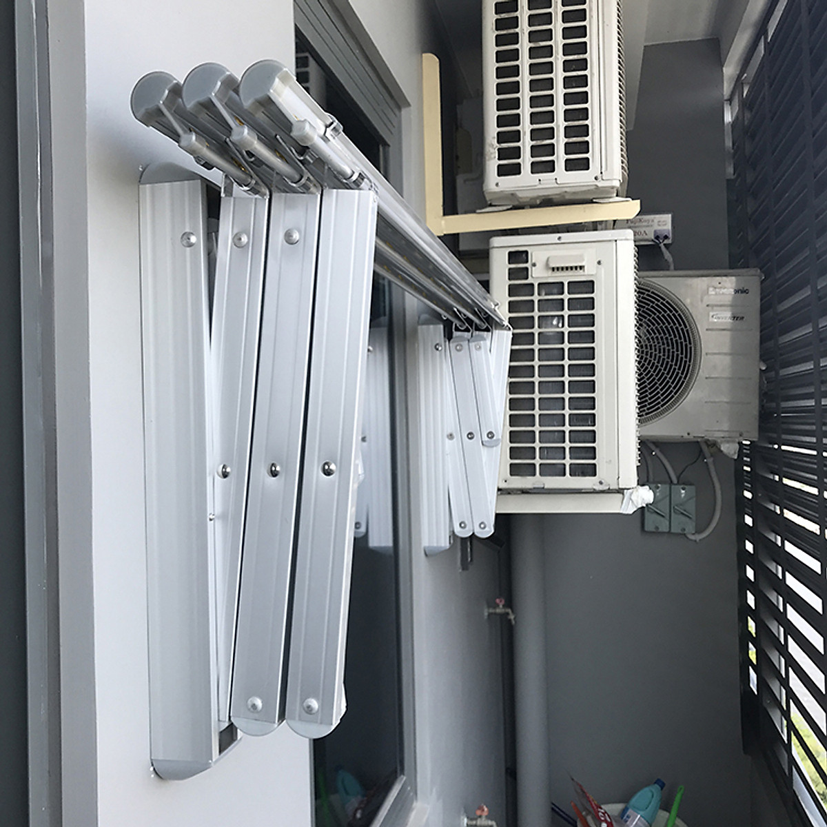 Giàn phơi gắn tường Nhôm cao cấp -GPGT-bạc