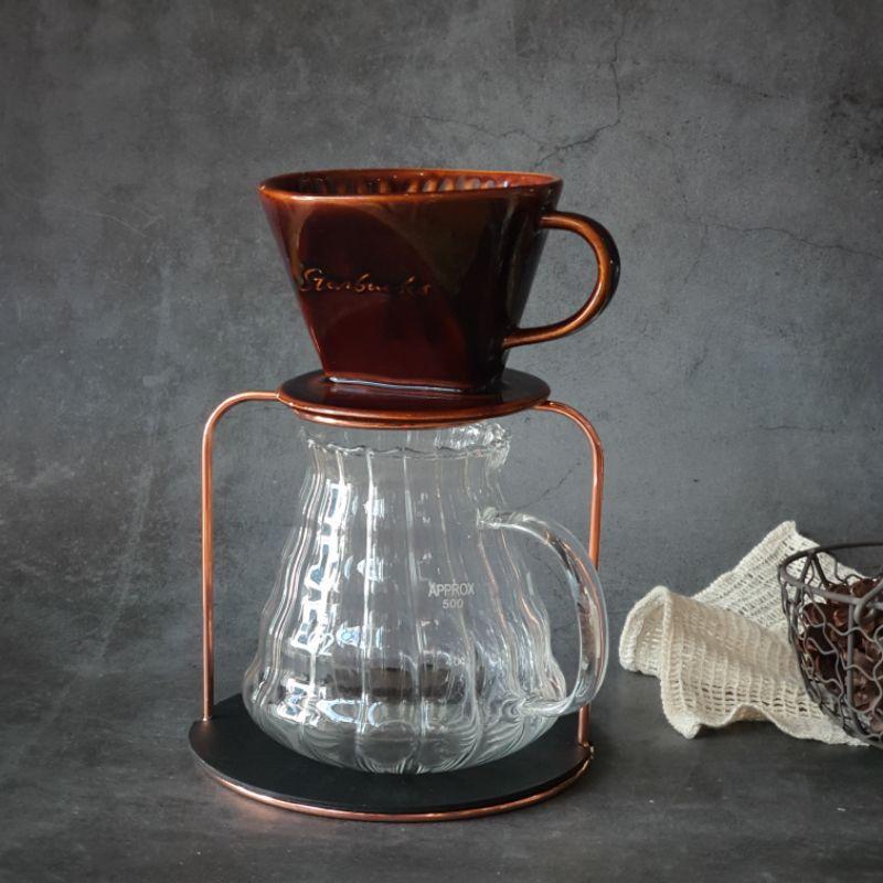 Giá đỡ phin drip coffee chất liệu kim loại bọc màu vàng đồng kèm đế gỗ phủ sơn đen