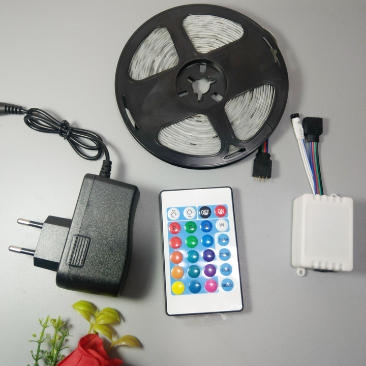 Cuộn 5m đèn Led đổi nhiều màu có remote điều khiển - T0292