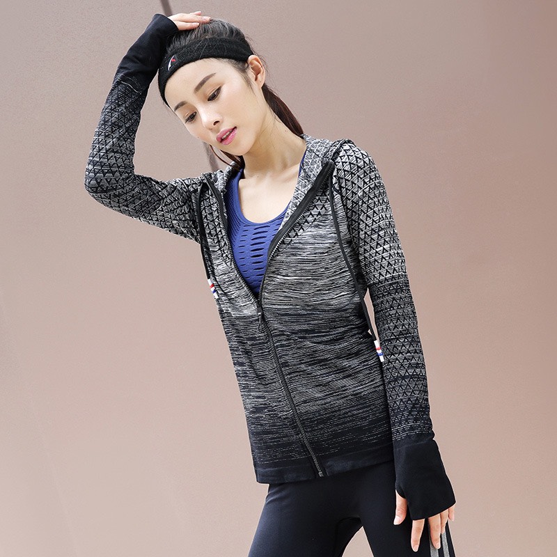 ÁO KHOÁC THỂ THAO NỮ HOẠ TIẾT QUẢ TRÁM BODY MÀU ĐEN