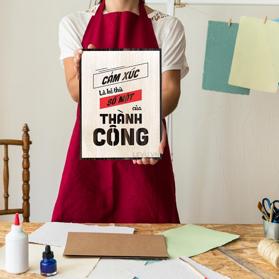 Tranh Tường Ý Nghĩa LEVU LV079 "Cảm xúc là kẻ thù số một của thành công"