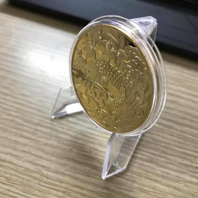 Đồng xu cá chép mạ vàng - phong thủy may mắn .