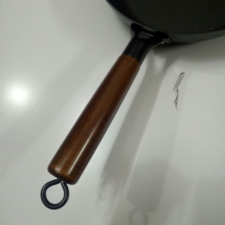Chảo Thép Rèn Vân Búa Chống Dính Tay Cầm Gỗ Kiểu Nhật Sâu Lòng Size 28cm Dùng Được Bếp Từ