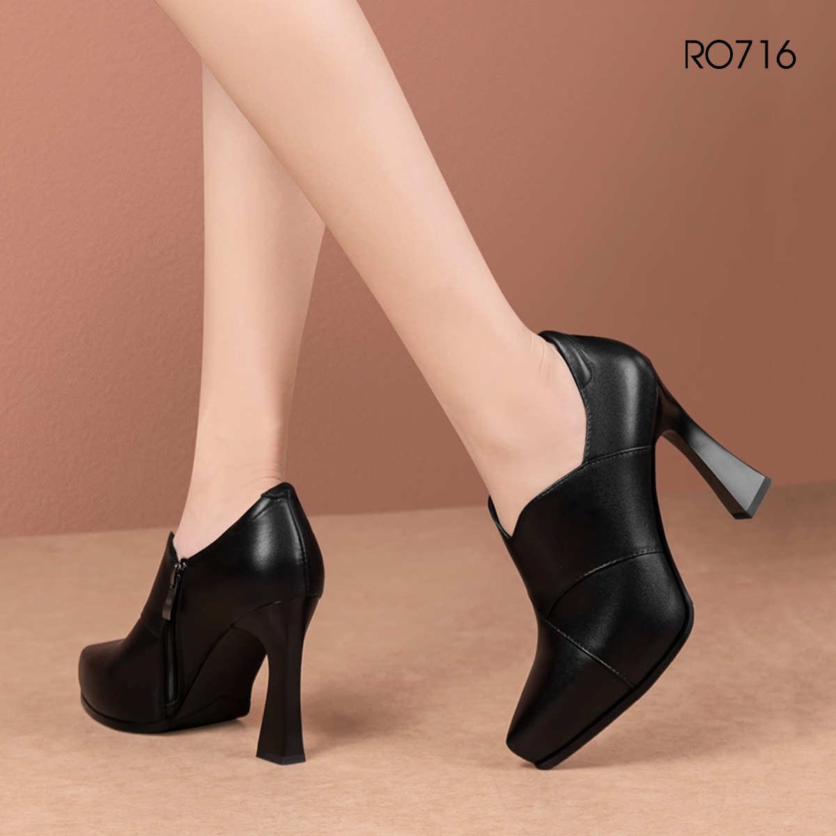 Boots thời trang nữ cổ V cao cấp ROSATA RO716- 10p - Đen - BKSTORE
