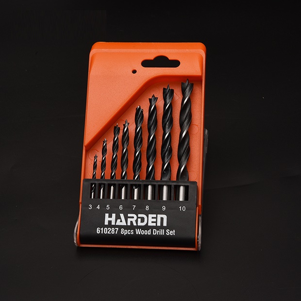 Bộ 08 Mũi Khoan Gỗ HARDEN 610287 được làm bằng chất liệu hợp kim thép carbon chuyên dụng, sản phẩm đựng trong hộp nhựa tiện lợi và chắc chắn