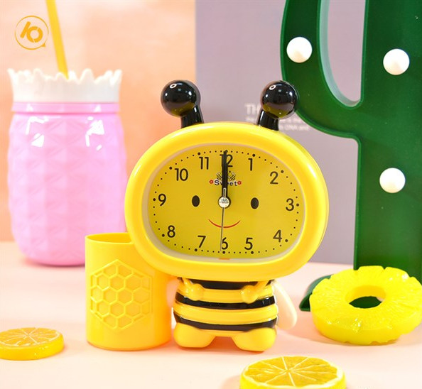 Đồng Hồ Để Bàn Kèm Ống Đựng Bút 2 in 1 Hình Con Ong Cho Bé