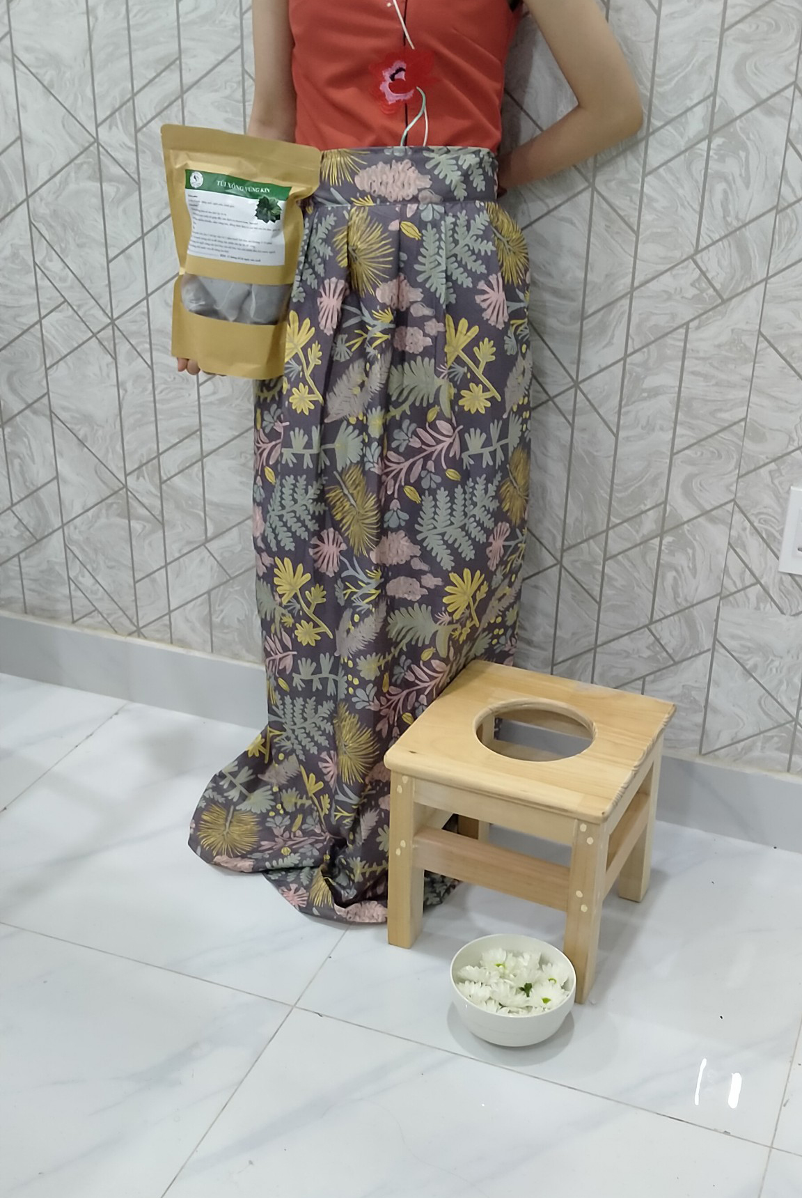 Ghế xông hơi vùng kín bà đẻ gỗ thông cao cấp cùng Váy xông giữ nhiệt và Thảo dược xông hơi vùng kín