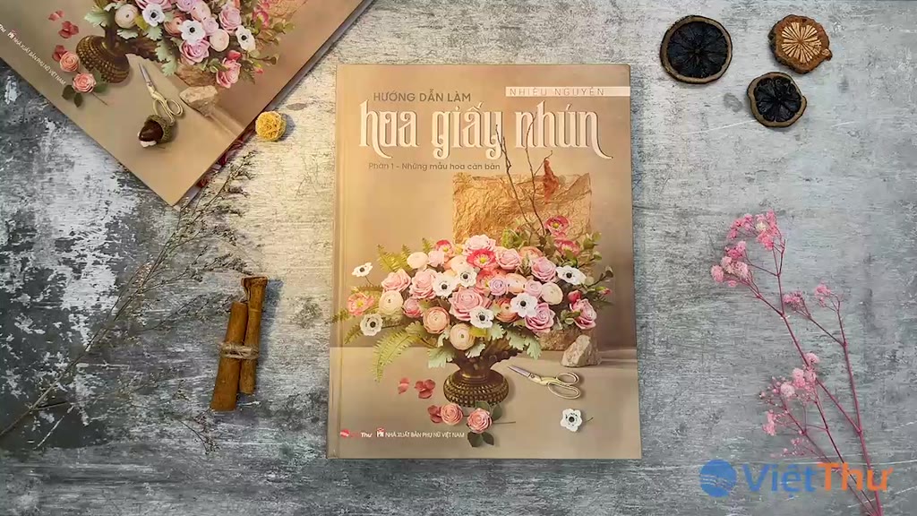 Sách - Hướng Dẫn Làm Hoa Giấy Nhún - Những Mẫu Hoa Căn Bản - Phần 1