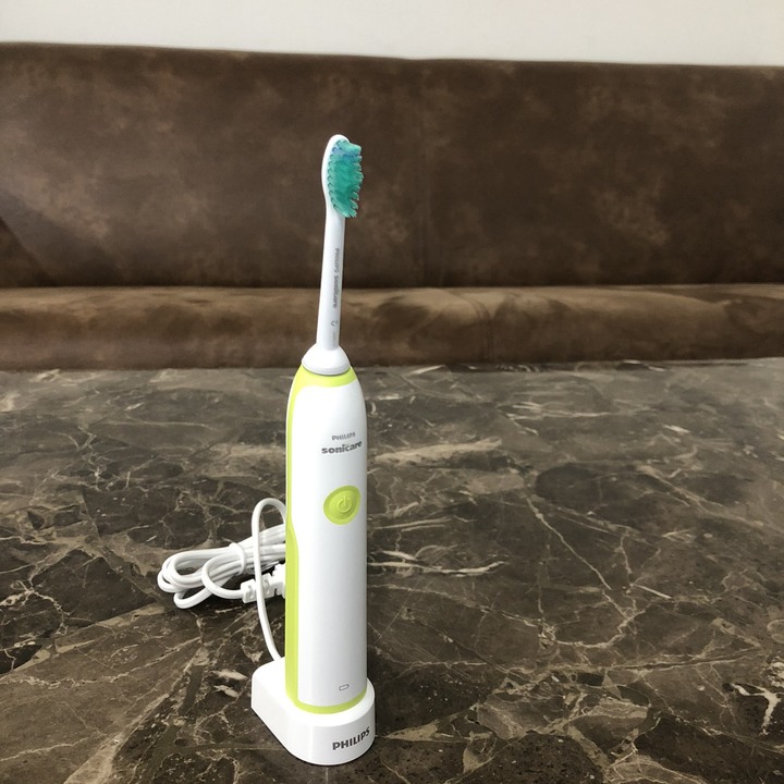 Bàn chải đánh răng điện Philips Sonicare HX3216/31 - Màu Xanh Lá - Hàng Nhập Khẩu